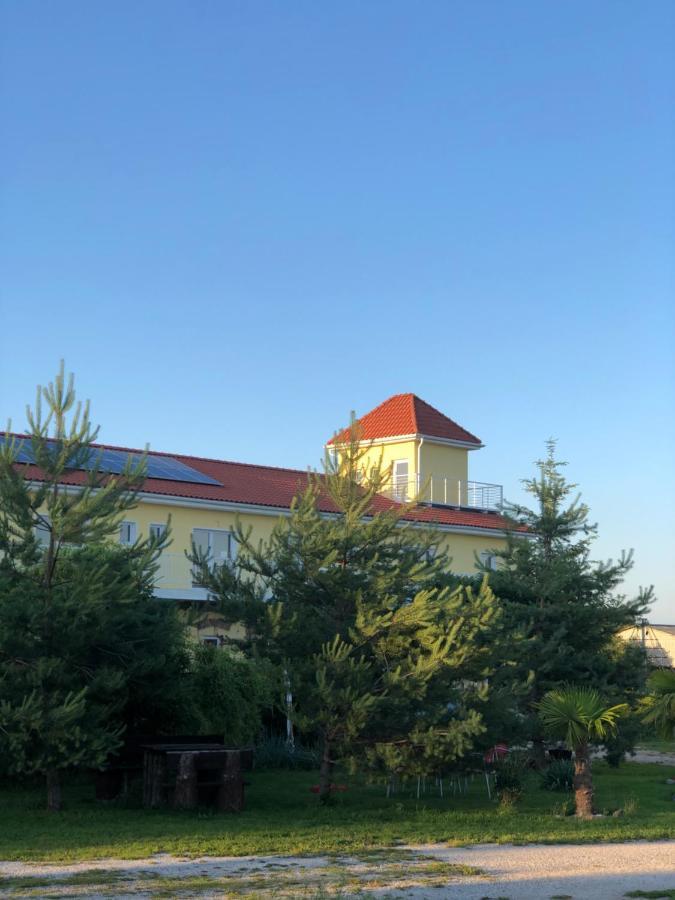 Holiday Centrum Žatec Екстериор снимка
