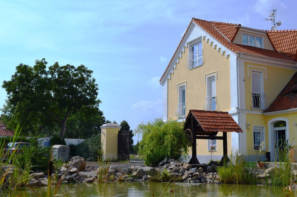 Holiday Centrum Žatec Екстериор снимка