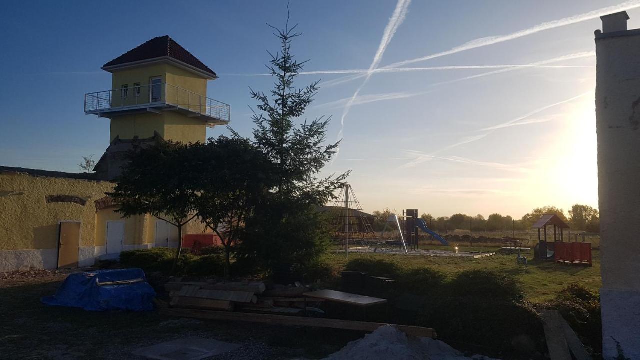 Holiday Centrum Žatec Екстериор снимка