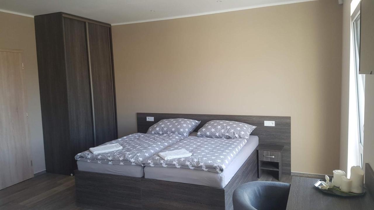 Holiday Centrum Žatec Екстериор снимка