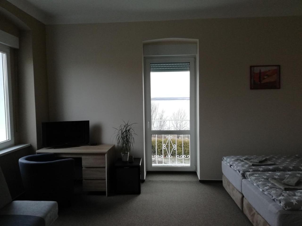Holiday Centrum Žatec Екстериор снимка