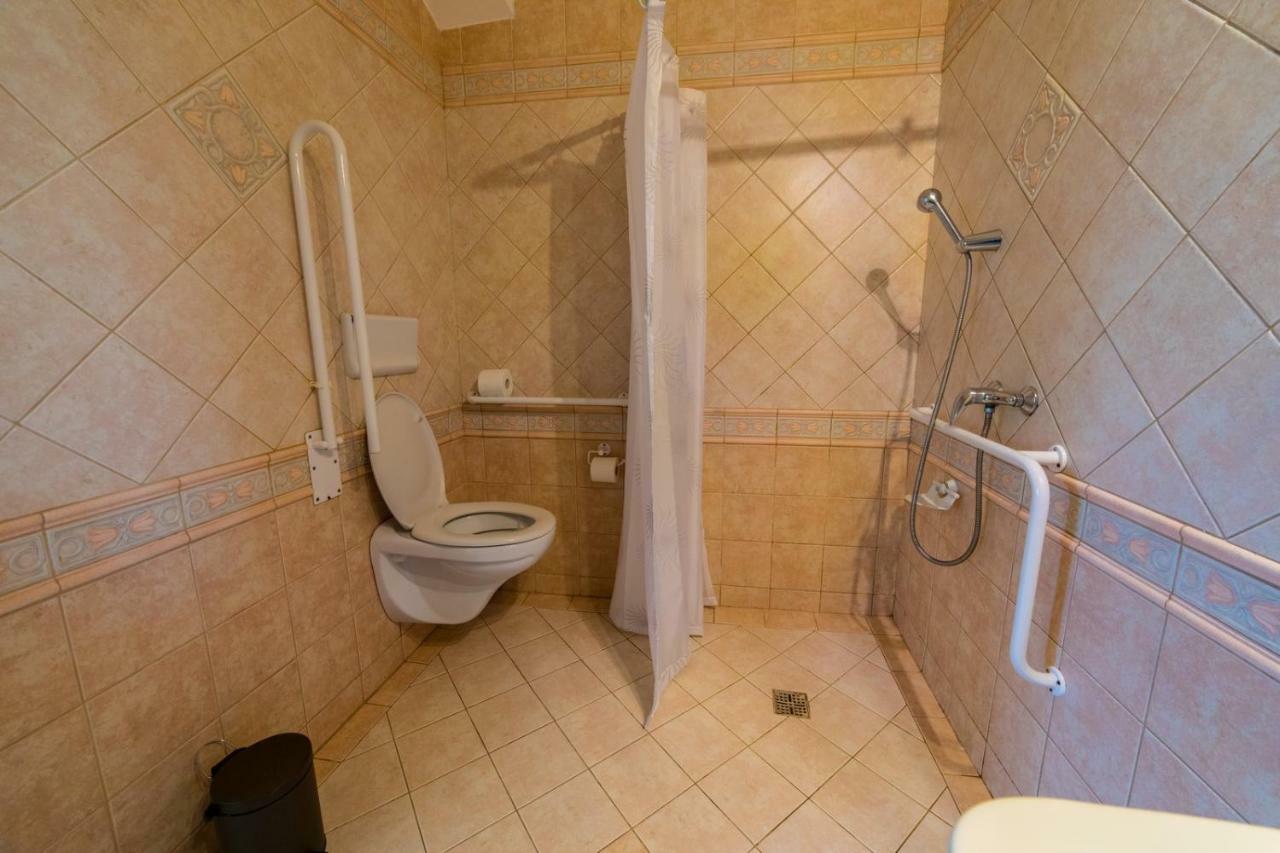 Holiday Centrum Žatec Екстериор снимка